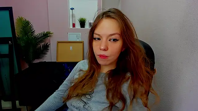 Snapshot of Persephoni chatting on December 5, 10:57 am Persephoni online show from December 5, 10:57 am