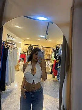 Snapshot of clarachanelricek chatting on February 18, 8:16 pm clarachanelricek online show from February 18, 8:16 pm