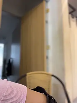 Snapshot of clarachanelricek chatting on February 19, 8:27 pm clarachanelricek online show from February 19, 8:27 pm