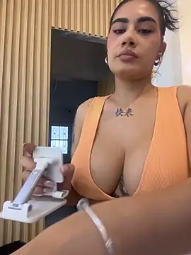 Snapshot of clarachanelricek chatting on March 3, 8:04 pm clarachanelricek online show from March 3, 8:04 pm