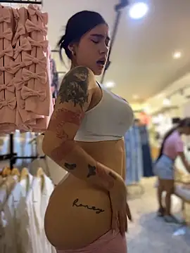 Snapshot of clarachanelricek chatting on March 10, 8:36 pm clarachanelricek online show from March 10, 8:36 pm