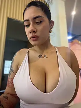 Snapshot of clarachanelricek chatting on March 20, 8:35 pm clarachanelricek online show from March 20, 8:35 pm