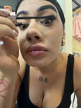 Snapshot of clarachanelricek chatting on March 27, 8:19 pm clarachanelricek online show from March 27, 8:19 pm