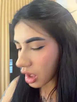 Snapshot of clarachanelricek chatting on March 28, 9:36 pm clarachanelricek online show from March 28, 9:36 pm