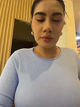 Snapshot of clarachanelricek chatting on April 1, 8:17 pm clarachanelricek online show from April 1, 8:17 pm