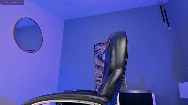 Snapshot of SophieBarnett chatting on December 16, 1:10 am SophieBarnett online show from December 16, 1:10 am