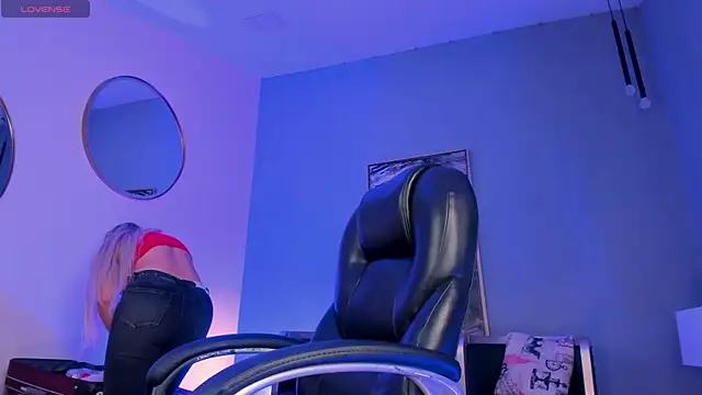 Snapshot of SophieBarnett chatting on December 21, 1:46 am SophieBarnett online show from December 21, 1:46 am