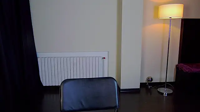 Snapshot of Friend12321 chatting on March 6, 11:42 pm Friend12321 online show from March 6, 11:42 pm