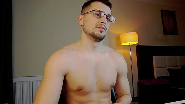 Snapshot of Friend12321 chatting on March 11, 12:11 am Friend12321 online show from March 11, 12:11 am