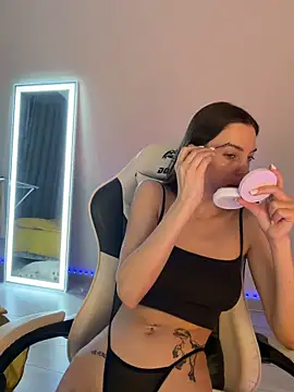 Snapshot of julia_fly chatting on March 19, 9:35 am julia fly online show from March 19, 9:35 am