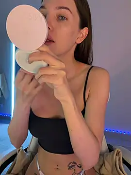 Snapshot of julia_fly chatting on April 8, 6:13 am julia fly online show from April 8, 6:13 am