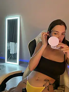 Snapshot of julia_fly chatting on May 22, 9:26 am julia fly online show from May 22, 9:26 am
