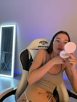 Snapshot of julia_fly chatting on June 2, 9:00 am julia fly online show from June 2, 9:00 am