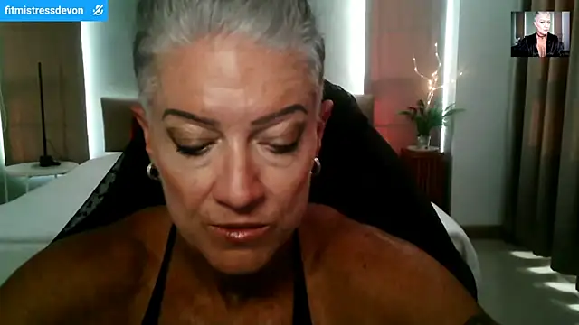 Snapshot of Devon2020 chatting on March 25, 10:32 am Devon2020 online show from March 25, 10:32 am