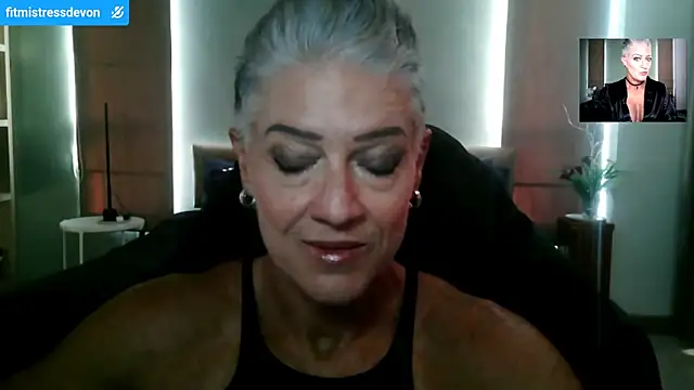 Snapshot of Devon2020 chatting on March 29, 10:37 am Devon2020 online show from March 29, 10:37 am