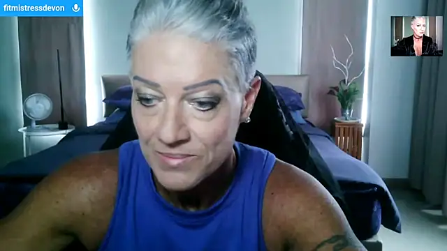 Snapshot of Devon2020 chatting on April 9, 5:40 am Devon2020 online show from April 9, 5:40 am
