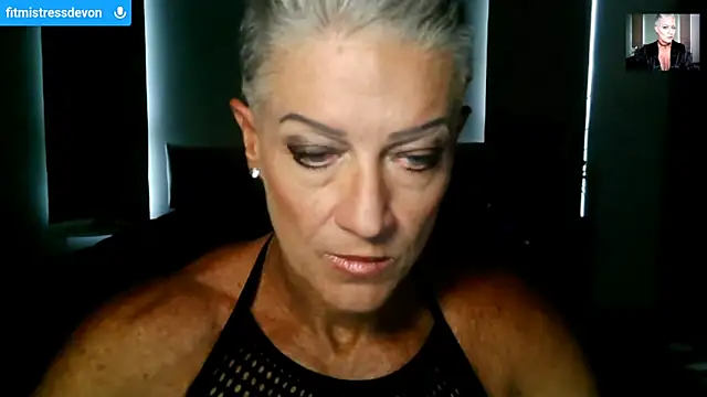 Snapshot of Devon2020 chatting on May 15, 10:55 am Devon2020 online show from May 15, 10:55 am