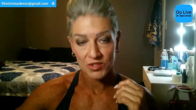 Snapshot of Devon2020 chatting on May 30, 2:41 am Devon2020 online show from May 30, 2:41 am