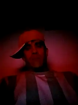 Snapshot of LarryCapija chatting on November 4, 4:11 am LarryCapija online show from November 4, 4:11 am