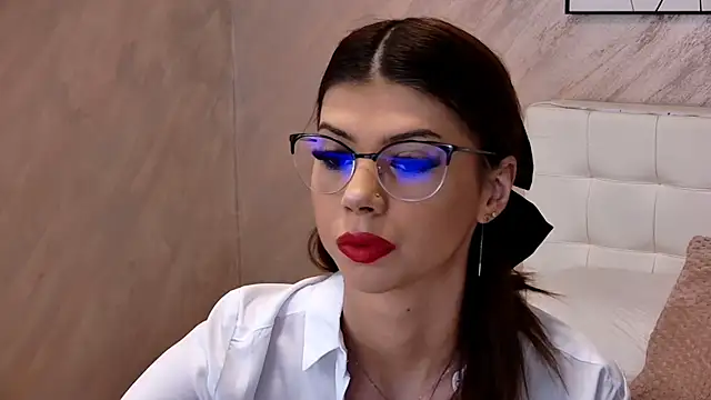 Sierra Halle online show from December 15, 11:23 am