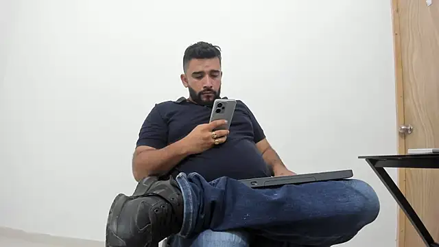 Snapshot of isearchcompany chatting on October 24, 1:03 am isearchcompany online show from October 24, 1:03 am