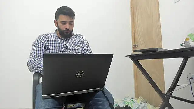 Snapshot of isearchcompany chatting on November 9, 10:30 pm isearchcompany online show from November 9, 10:30 pm