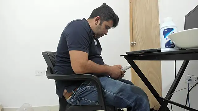 Snapshot of isearchcompany chatting on November 30, 7:23 am isearchcompany online show from November 30, 7:23 am