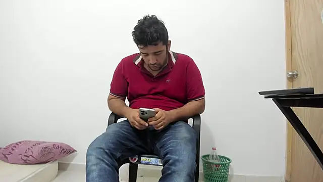 Snapshot of isearchcompany chatting on December 4, 12:36 pm isearchcompany online show from December 4, 12:36 pm