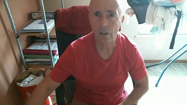 Snapshot of olibrius71 chatting on November 23, 10:04 am olibrius71 online show from November 23, 10:04 am