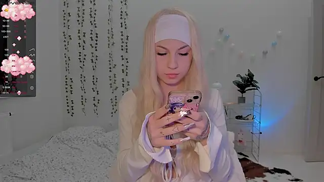 Snapshot of Mary_tiim chatting on January 23, 1:24 pm Mary tiim online show from January 23, 1:24 pm