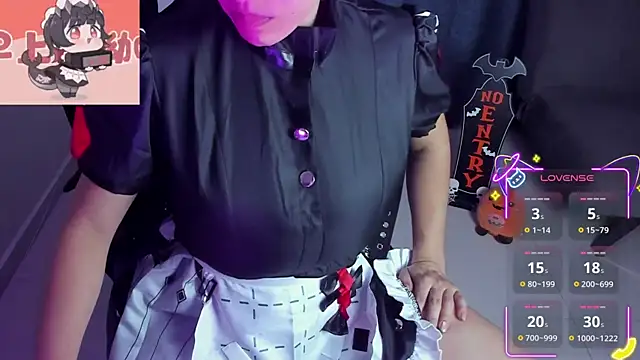 Snapshot of Roxy_clark chatting on October 31, 9:10 am Roxy clark online show from October 31, 9:10 am