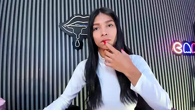 LauraAristizabal online show from February 7, 1:01 pm