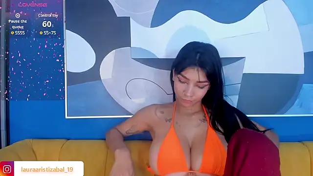 LauraAristizabal online show from March 6, 4:28 pm