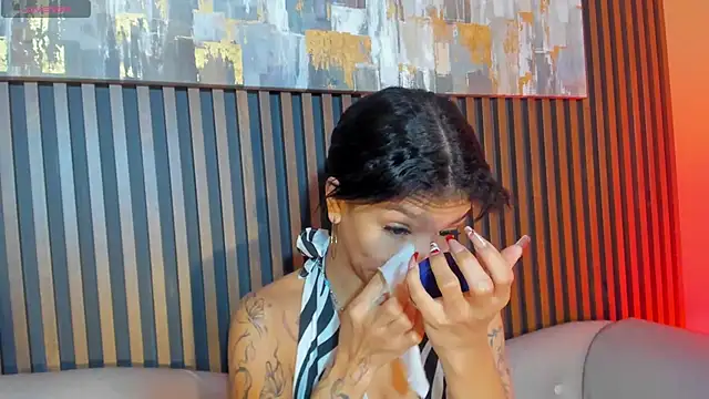 LauraAristizabal online show from December 5, 12:36 pm