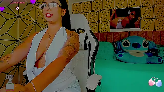 vane lopez  online show from March 21, 7:06 pm