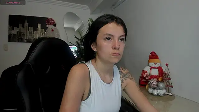 Meghan320 online show from December 7, 6:59 pm