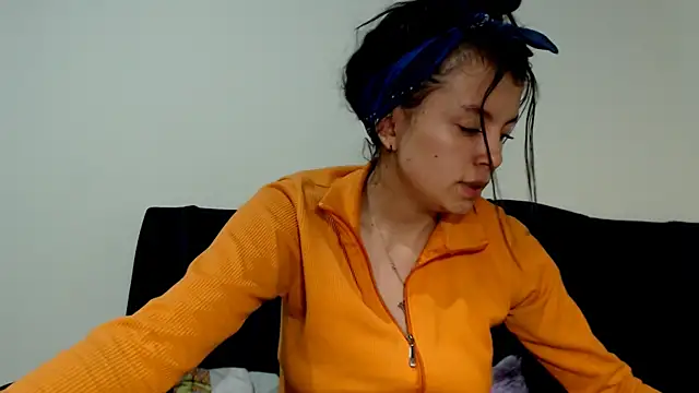 Meghan320 online show from December 12, 12:59 am