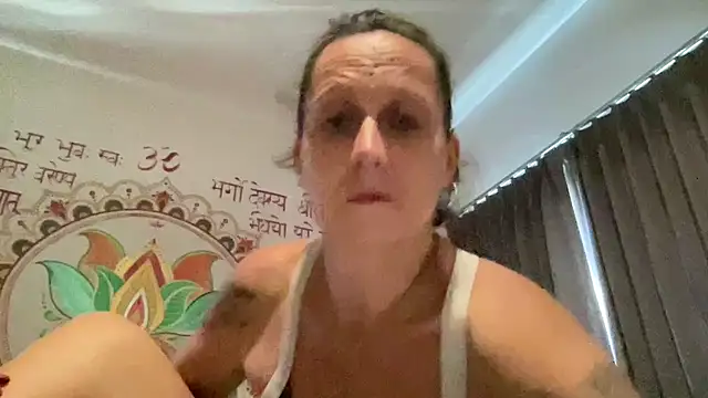 Snapshot of Sexy-Mel chatting on December 4, 5:17 am Sexy-Mel online show from December 4, 5:17 am