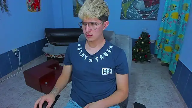 patrik 027 online show from December 4, 7:28 am