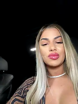 KirstieVegas online show from December 2, 5:15 pm