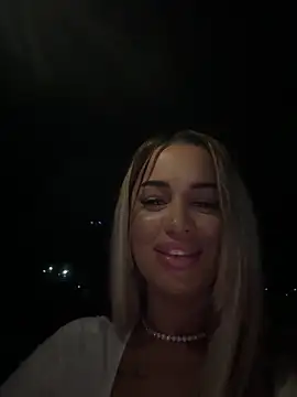 KirstieVegas online show from December 17, 10:54 pm