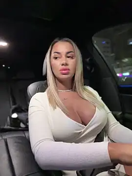 KirstieVegas online show from December 20, 10:54 pm