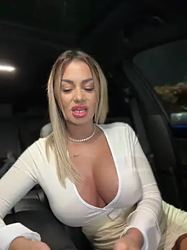 KirstieVegas online show from December 27, 5:16 pm