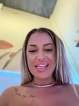KirstieVegas online show from January 3, 11:12 pm