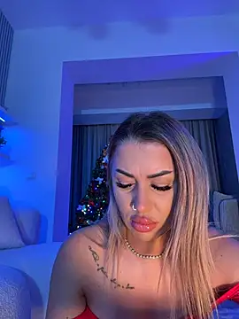 KirstieVegas online show from December 4, 6:27 pm