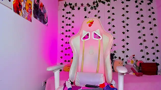 ViolethMoon online show from June 12, 1:32 pm