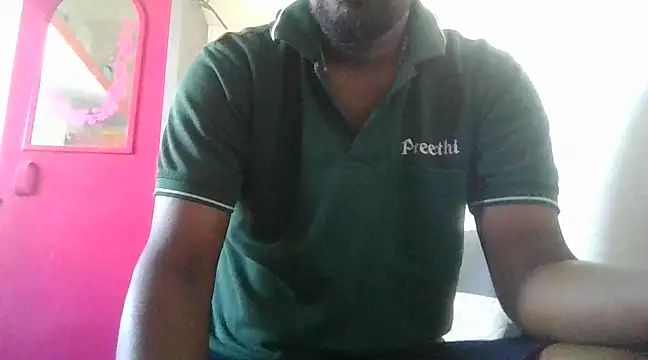 Snapshot of Mallupaiyanaachu chatting on March 18, 2:47 am Mallupaiyanaachu online show from March 18, 2:47 am