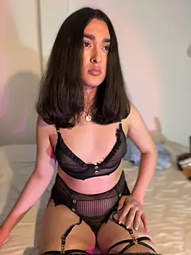 MiahWindsor online show from December 5, 7:06 am