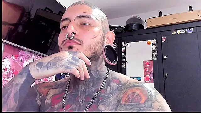 Snapshot of DEATHINK666XX chatting on January 17, 6:54 pm DEATHINK666XX online show from January 17, 6:54 pm