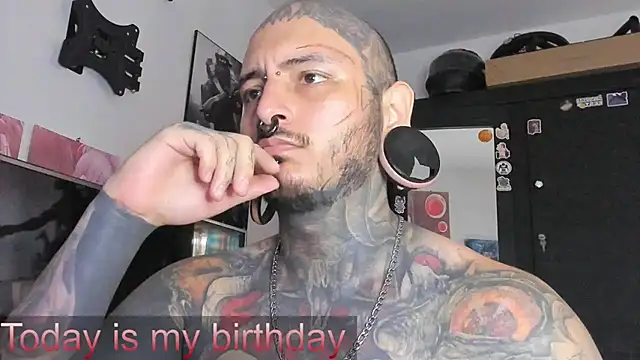 Snapshot of DEATHINK666XX chatting on March 7, 5:28 pm DEATHINK666XX online show from March 7, 5:28 pm